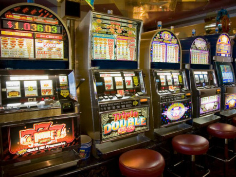 Love to play the slots? We've got a way for you to play the best online casino slots by reading our comparisions of some of the top ranked games. 